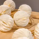 Guirlande lumineuse d�co � piles led (160 cm) boules fermeture magn�tique blanc chaud