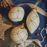 Lot de 12 boules de no�l en verre (d80 mm) paris paillet� blanc laine