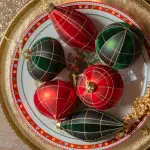 Lot de 12 suspensions de noël en verre (d80 mm) velours rouge et vert Lot de 12 suspensions de noël en verre (d80 mm) velours rouge et vert
