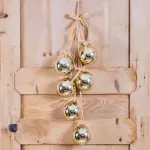 Suspension de no�l (h70 cm) boules et n?ud velours dor�