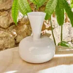 Vase en métal émaillé fait main (h23 cm) cléa blanc brillant Vase en métal émaillé fait main (h23 cm) cléa blanc brillant