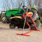Dema ? cric l�ve tracteur tondeuse 400 kg ? hauteur de lev�e 590 mm ? angle de lev�e r�glable 35� ? cadre ...