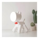 Les tudiants de bande dessine de veilleuse apprennent  charger une petite lampe de table  led, maison ...