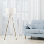 Lampadaire tr�pied effet bois clair, abat - jour blanc kilis