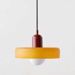 Un lustre de style bauhaus d'inspiration m�di�vale, avec un abat - jour en vitrail, parfait pour la chambre ...