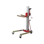 Monte charge pour demi - palette - hauteur max 2900mm - capacit 150kg - leve prcise par manivelle ...