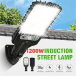 Quatre lampadaires solaires, des projecteurs ext�rieurs � d�tecteur de mouvement led et des lampes de ...