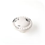 Bouton de meuble style décoratif en porcelaine fini crème mesures 393925mm système de fixation comprend ... Bouton de meuble style décoratif en porcelaine fini crème mesures 393925mm système de fixation comprend ...
