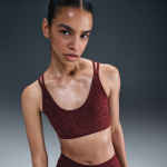 Brassi�re de sport imprim�e et rembourr�e � maintien l�ger nike zenvy pour femme - rouge