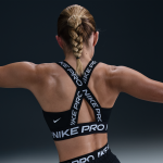 Brassi�re de sport non rembourr�e � maintien l�ger nike pro pour femme - noir