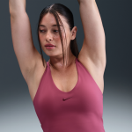 D�bardeur de sport avec brassi�re int�gr�e rembourr�e � maintien normal nike universa pour femme - pourpre ...