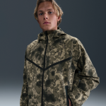 Veste windrunner tissée à imprimé camouflage dri - fit nike tech pour homme - marron Veste windrunner tissée à imprimé camouflage dri - fit nike tech pour homme - marron