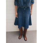 Leather boots with decorative buckle