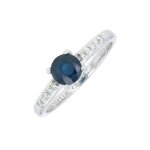 Bague sign�e mauboussin saphir 0. 47 carat et diamants 0. 12 carat