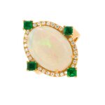 Bague vintage opale, �meraudes 0. 88 carat et diamants 0. 18 carat or jaune 10. 59g