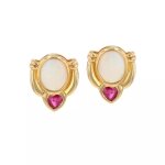 Boucles d'oreilles rubis 0. 52 carat et opales or jaune 2. 73g Boucles d'oreilles rubis 0. 52 carat et opales or jaune 2. 73g