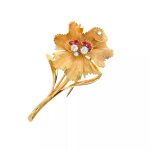 Broche ancienne rubis 0. 32 carat et diamants 0. 48 carat or jaune 18. 44g