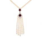 Collier isabelle langlois grenats, diamants 0. 16 carat et perle or blanc 16. 72g Collier isabelle langlois grenats, diamants 0. 16 carat et perle or blanc 16. 72g
