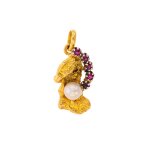 Pendentif ppite rubis 0. 10 carat et perle en or jaune