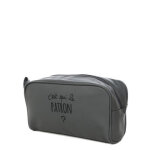 Trousse de toilette derrire la porte loba c'est qui le patron gris
