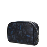 Trousse de toilette derri�re la porte suzie beaut� d�licate bleu