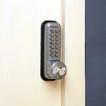 Serrure � code m�canique et � cl� l. 5, 1 x h. 15, 2 cm