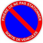 Autocollant interdit stationner stationnement sortie vehicule panneau sticker adhesif - taille : 12 cm ...