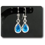 Boucles d'oreille topaze bleu 2x7 mm plaqué or blanc 18 k. Boucles d'oreille topaze bleu 2x7 mm plaqué or blanc 18 k.