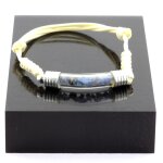 Bracelet saphir brut. couleur beige.