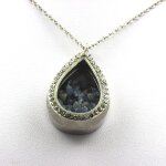 Collier benitoite brut. mod�le goutte.