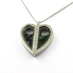 Collier saphir + grenat tsavorite brut. mod�le coeur. .