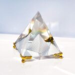 Cristal blanc pyramide ornement verre blanc acrylique pyramide egyptienne tour moyenne tour magique