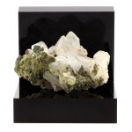 Epidote + quartz. 731. 7 ct. saint - v�ran, hautes - alpes, france. rare.