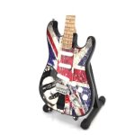 Guitare miniature sex pistols 22 cm