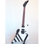 Guitare miniature de style explorer 90  scorpions  matthias jabs