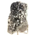 Hematite + albite. 138. 5 ct. clot d'outre, saint christophe - en - oisans, france.