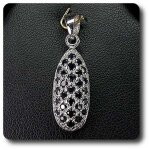 Pendentif saphir noir argent 925 + plaqué or blanc 14 k. Pendentif saphir noir argent 925 + plaqué or blanc 14 k.