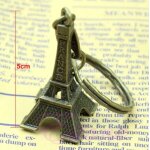 Porte cl�s tour eiffel paris capitale france metal bronze pour sac a main collection vintage retro