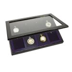 Vitrine en bois - safe - montres de gousset - 8 emplacements - couvercle magntique - fond velours bleu ...