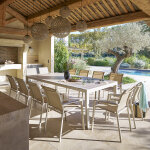Table de jardin �vasion effet bois lin argile 12 places - aluminium trait� �poxy, lattes hesp�ride