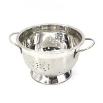 Passoire haute sur pied en inox 22cm