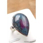 Bague en rubis sur cyanite forme goutte taille 57