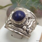 Bague tibétaine ornée d'un lapis lazuli Bague tibétaine ornée d'un lapis lazuli