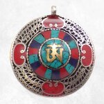 Bijou pendentif tibtain bouddhiste rond multicolore