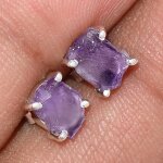 Boucles d'oreilles clous en améthyste brute Boucles d'oreilles clous en améthyste brute