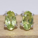 Boucles d'oreilles clous en péridot facetté Boucles d'oreilles clous en péridot facetté