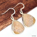 Boucles d'oreilles goutte en corail indonsien