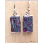 Boucles d'oreilles en rubis sur cyanite rectangulaires