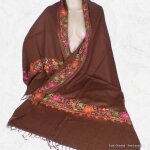 Chle marron en laine avec broderies et perles