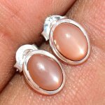 Clous d'oreilles marquise authentique pierre de lune Clous d'oreilles marquise authentique pierre de lune